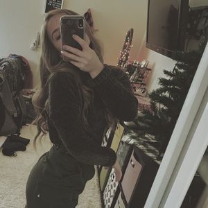 Velvet olive green turtle neck 💚